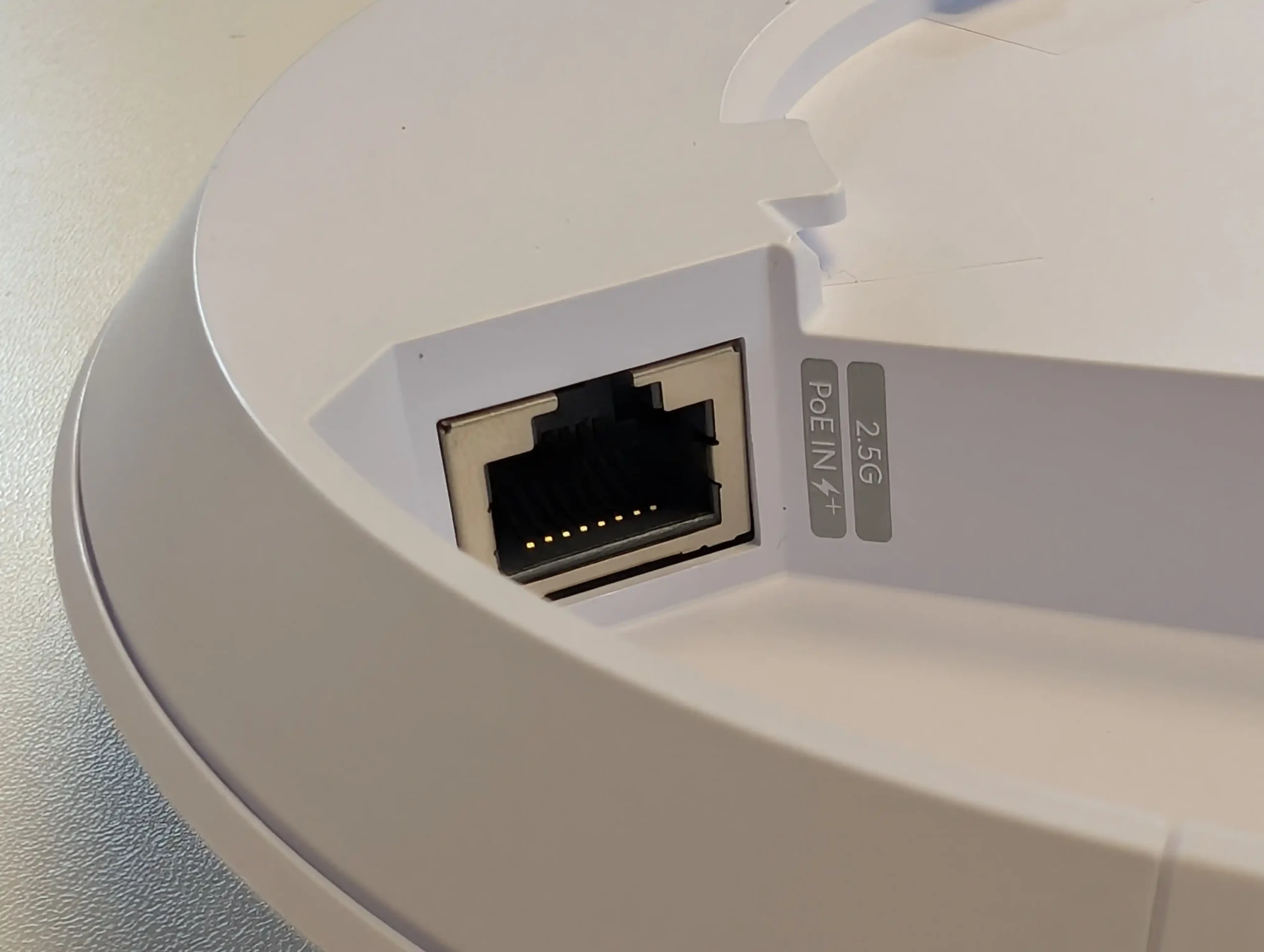 2.5 GbE port with PoE input